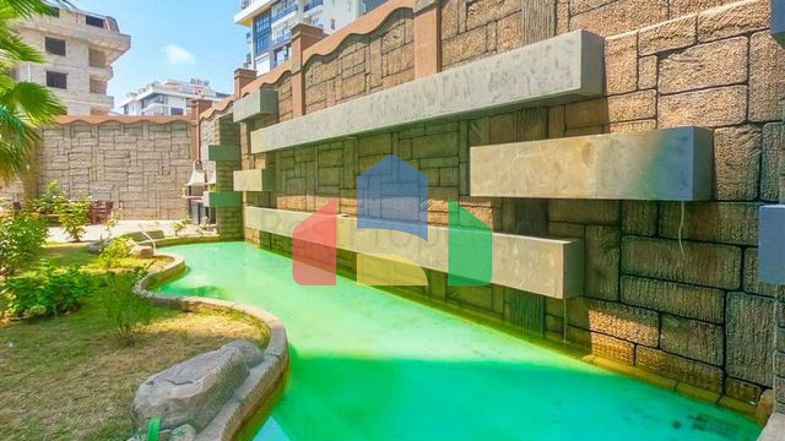 Простора пентхаус 3 + 1 в районі Махмутлар