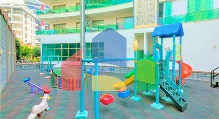 Простора пентхаус 3 + 1 в районі Махмутлар