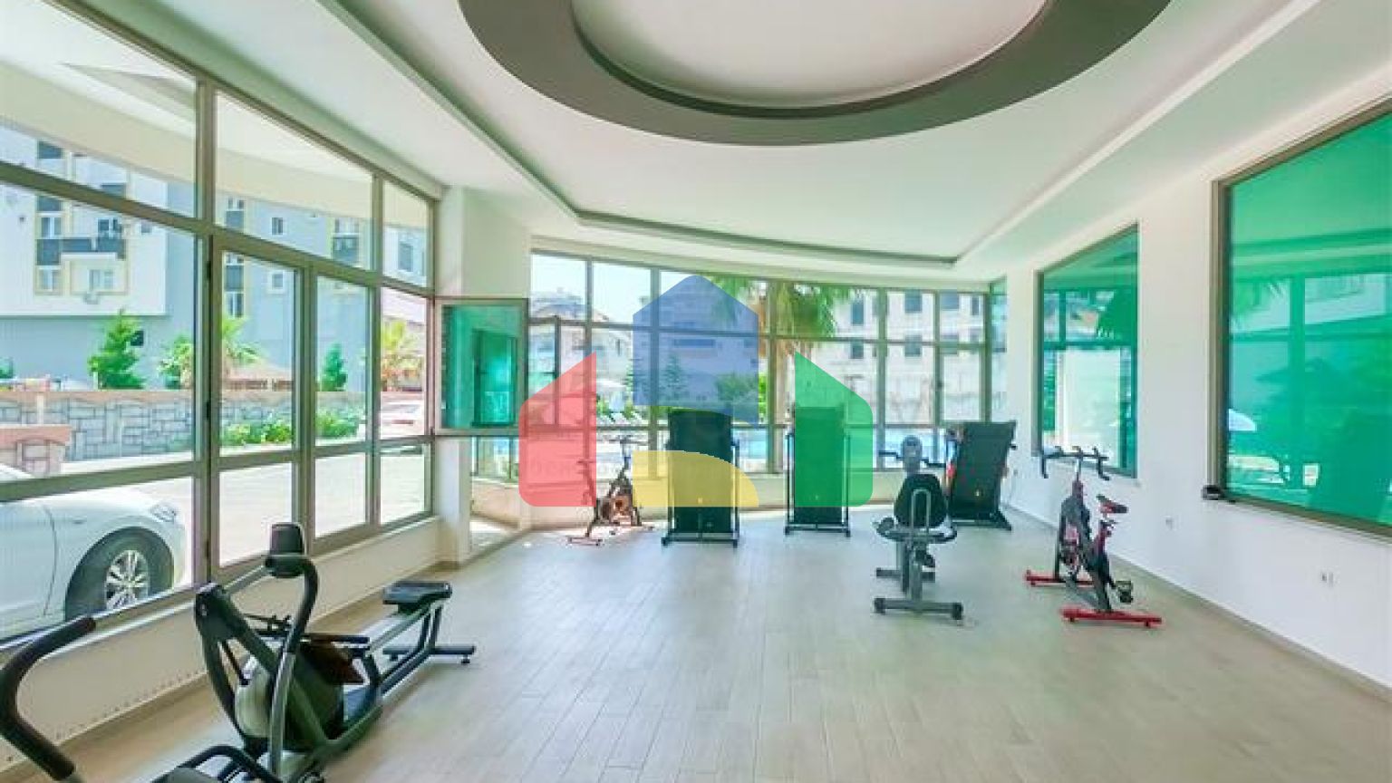 Простора пентхаус 3 + 1 в районі Махмутлар