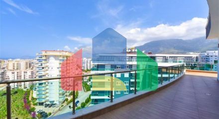 Простора пентхаус 3 + 1 в районі Махмутлар