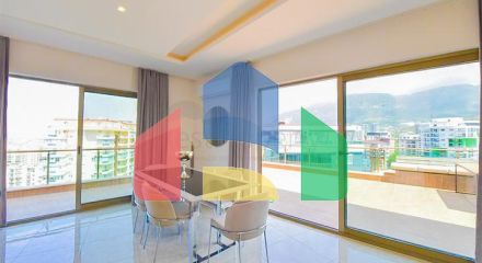 Простора пентхаус 3 + 1 в районі Махмутлар