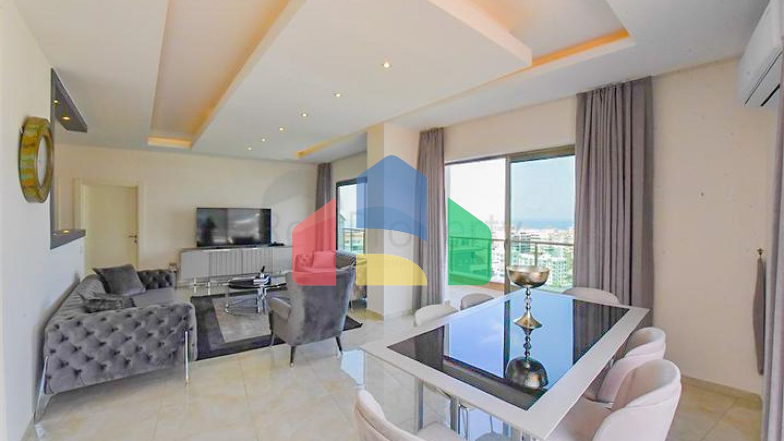 Простора пентхаус 3 + 1 в районі Махмутлар