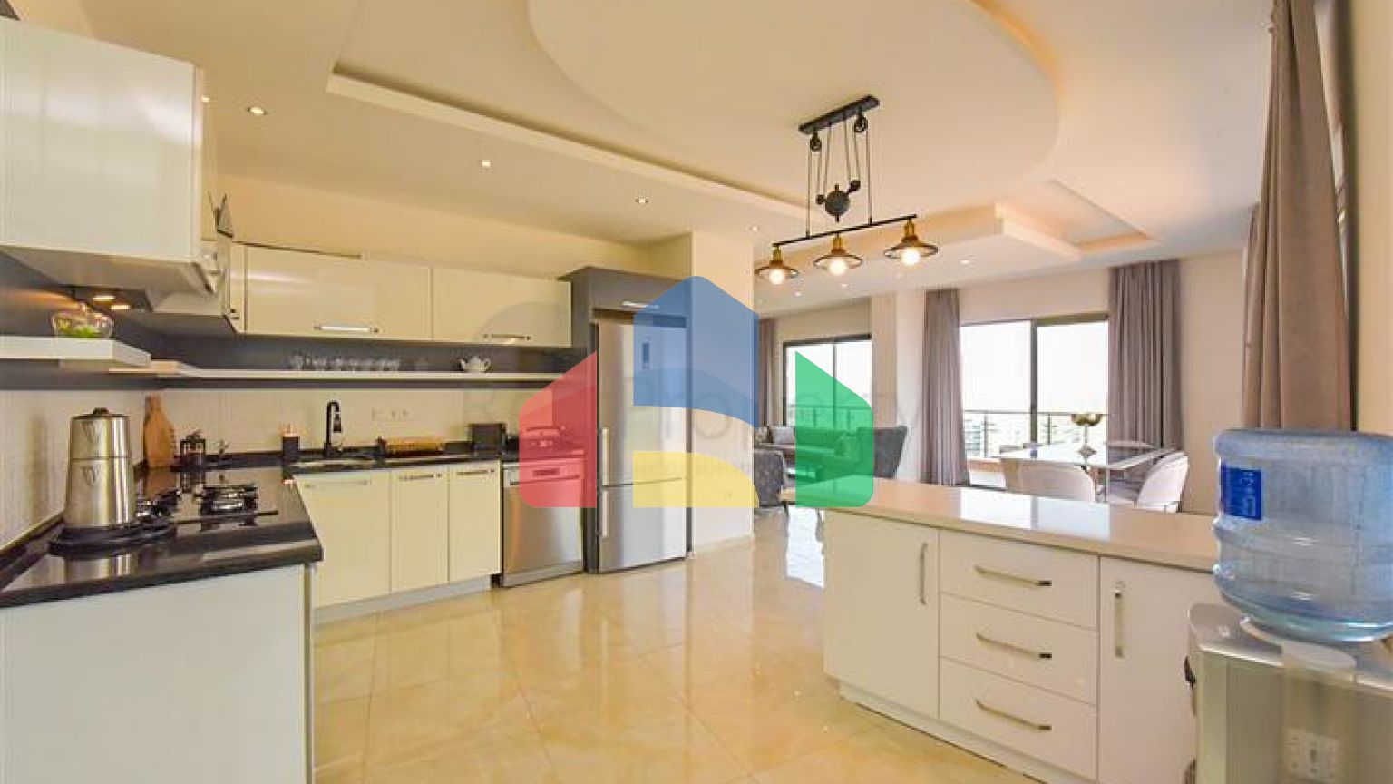 Простора пентхаус 3 + 1 в районі Махмутлар