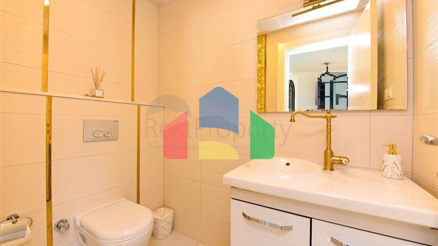 Простора пентхаус 3 + 1 в районі Махмутлар