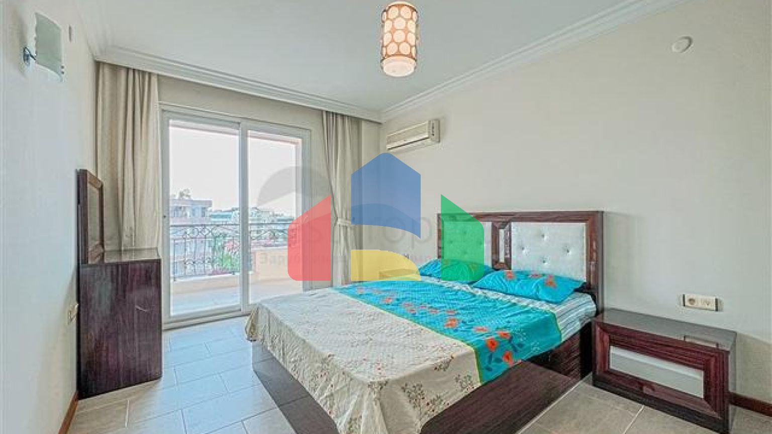 Квартира планировкой 2+1 в районе Махмутлар 50 м от моря