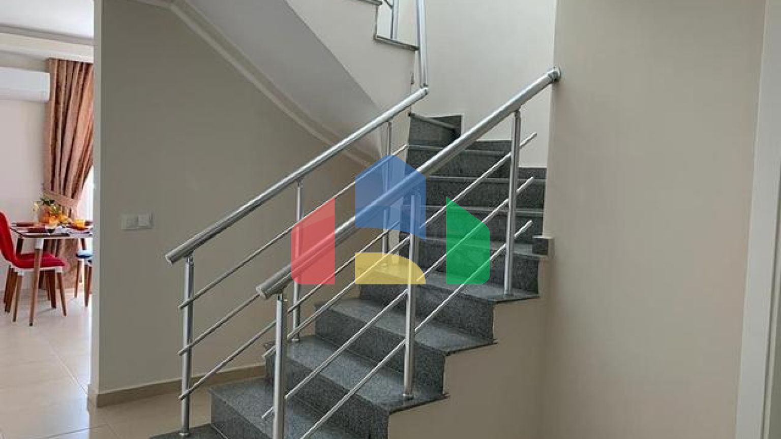 Видовой пентхаус от собственника планировкой 2+1 в районе Махмутлар