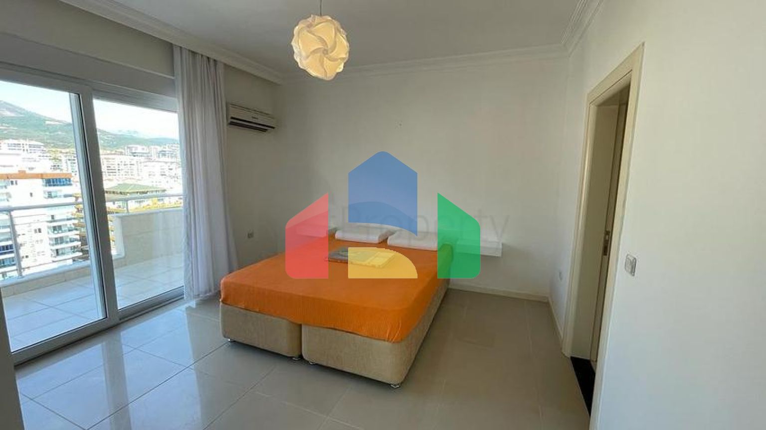 Просторий пентхаус в районі Махмутлар