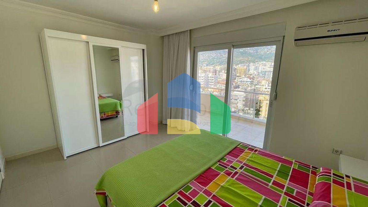 Просторий пентхаус в районі Махмутлар