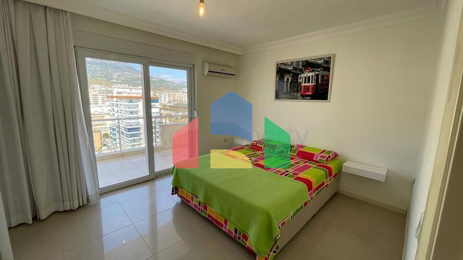 Просторий пентхаус в районі Махмутлар