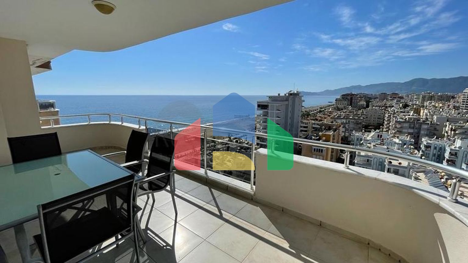 Просторий пентхаус в районі Махмутлар