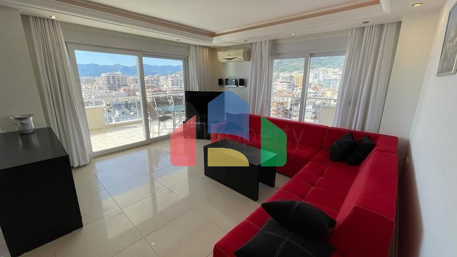 Просторий пентхаус в районі Махмутлар