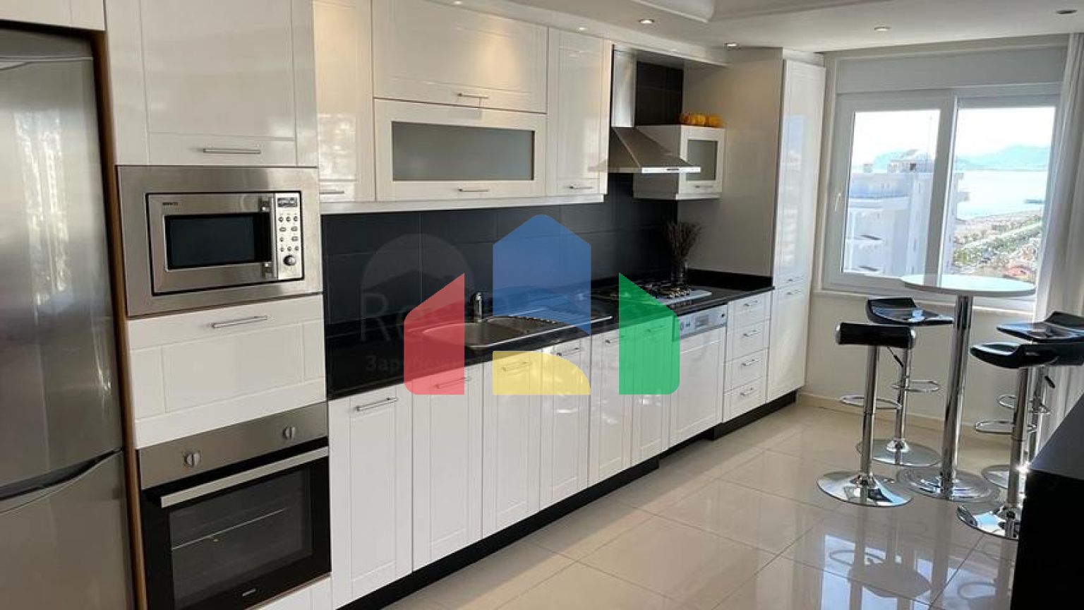 Просторий пентхаус в районі Махмутлар