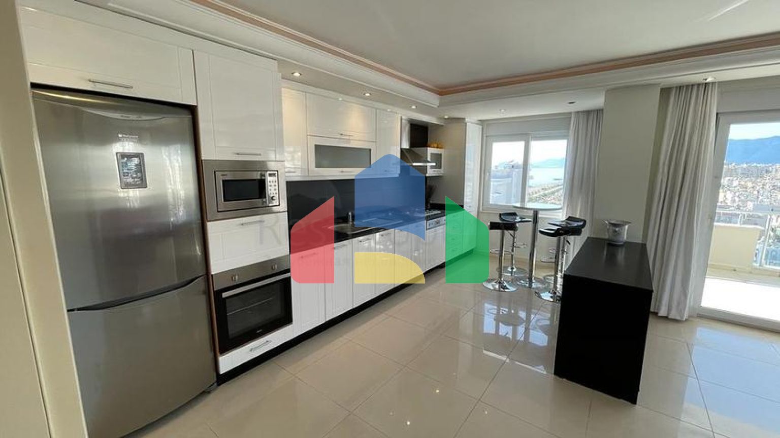 Просторий пентхаус в районі Махмутлар