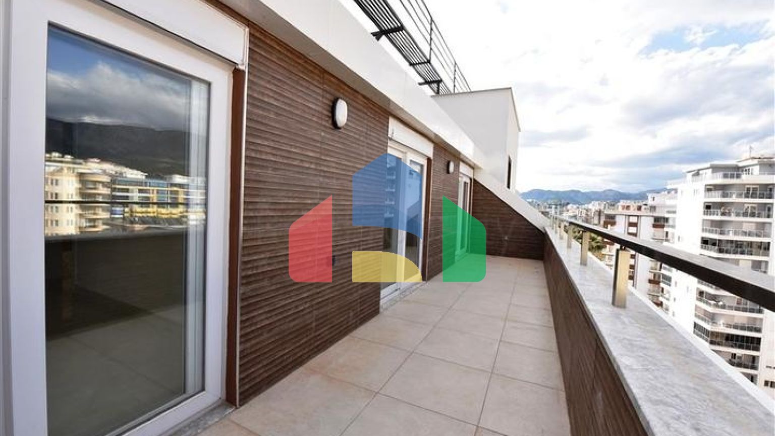 Пентхаус 3+1 с видом на море в районе Махмутлар