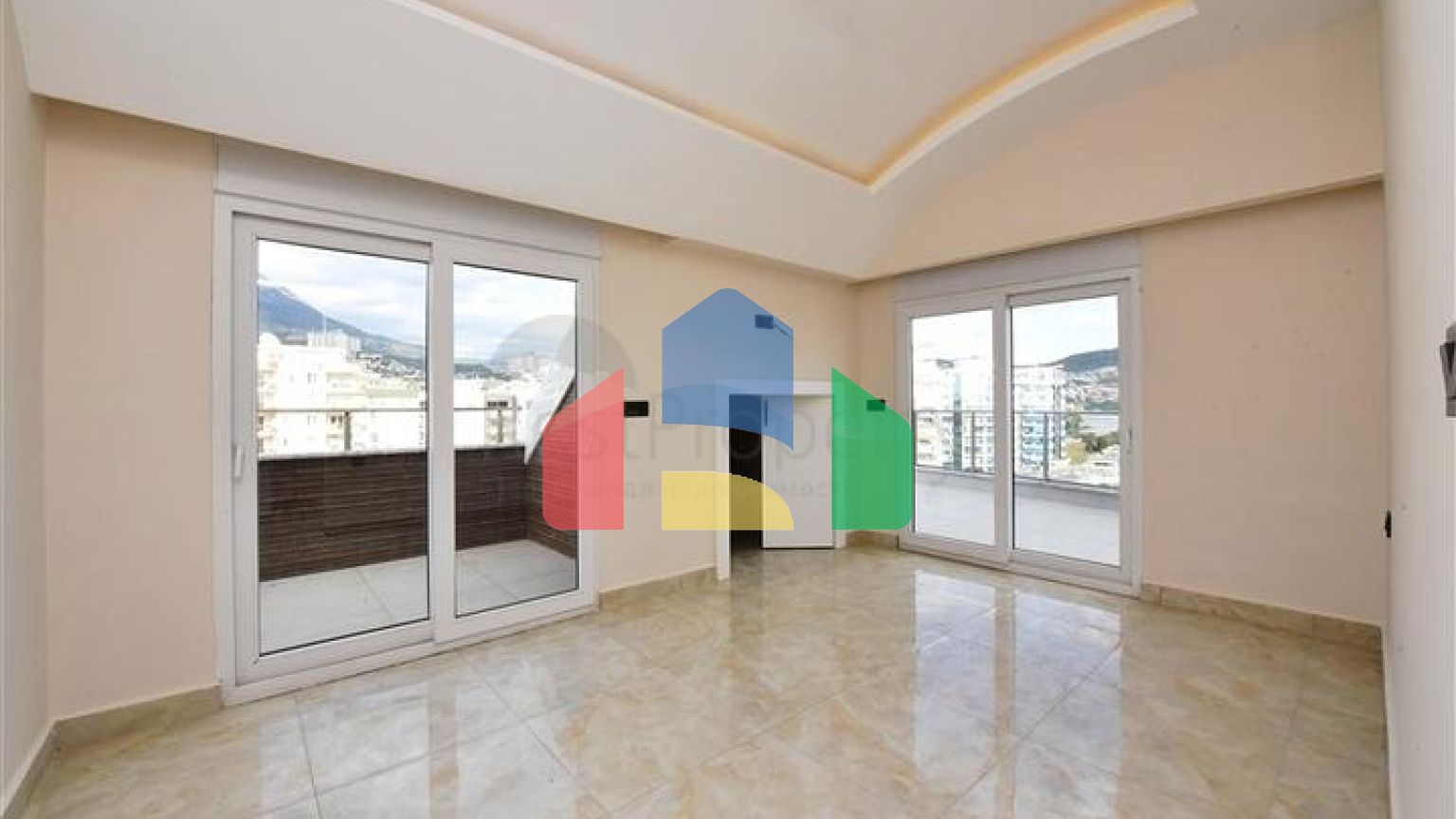 Пентхаус 3+1 с видом на море в районе Махмутлар