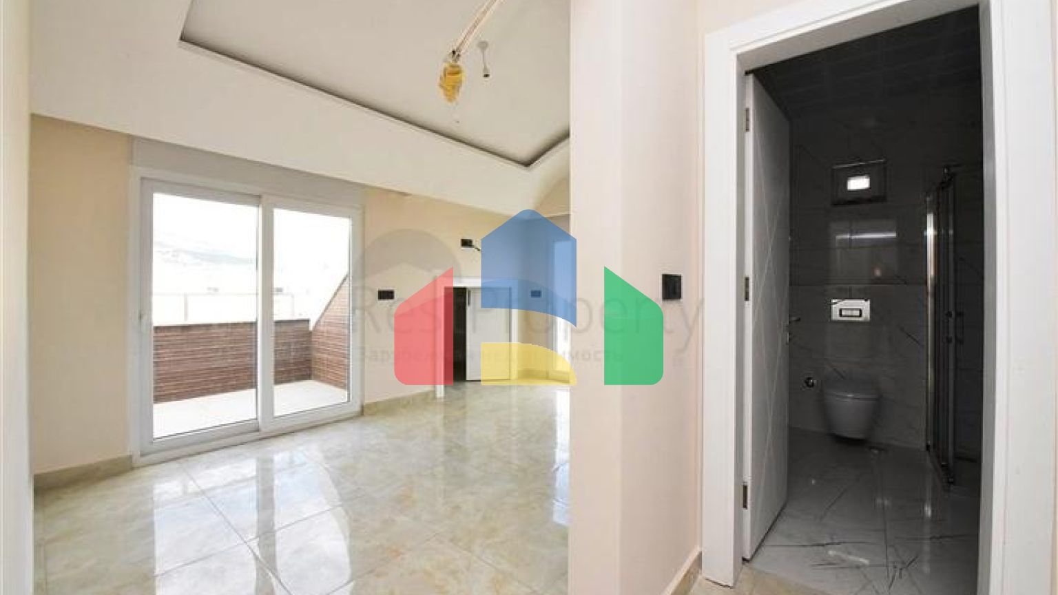 Пентхаус 3+1 с видом на море в районе Махмутлар