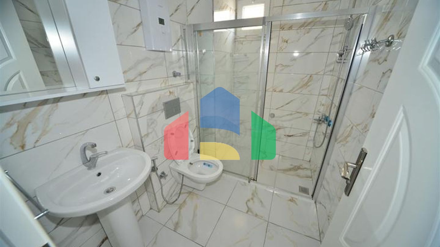 Просторі апартаменти 3 + 1 в Махмутларі