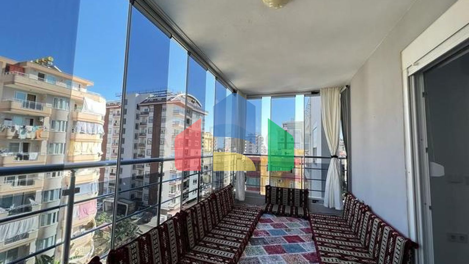 Меблированная трехкомнатная квартира в Махмутларе