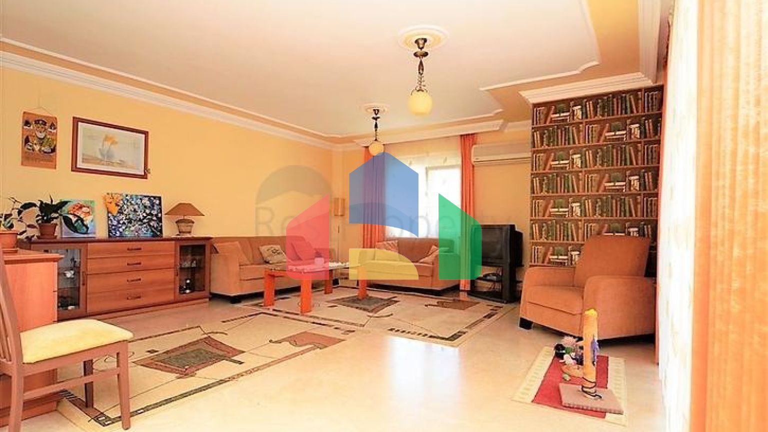 Квартира для большой семьи в комплексе в Махмутларе