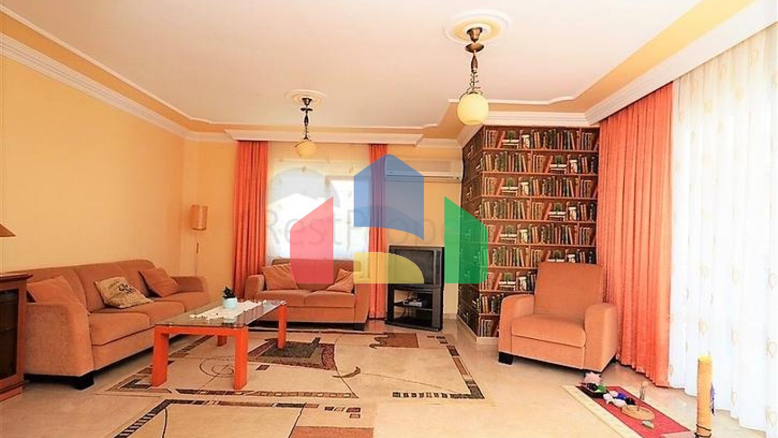 Квартира для большой семьи в комплексе в Махмутларе