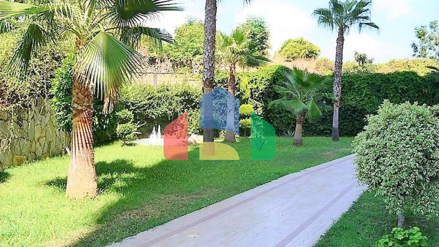 Квартира для большой семьи в комплексе в Махмутларе