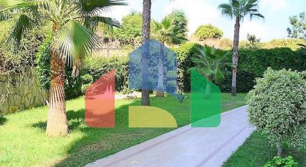 Квартира для большой семьи в комплексе в Махмутларе