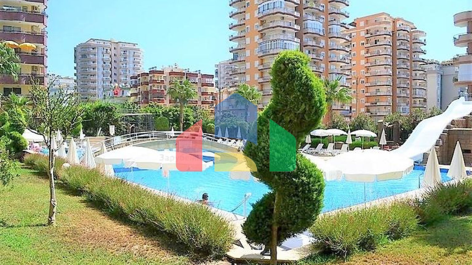 Квартира для большой семьи в комплексе в Махмутларе