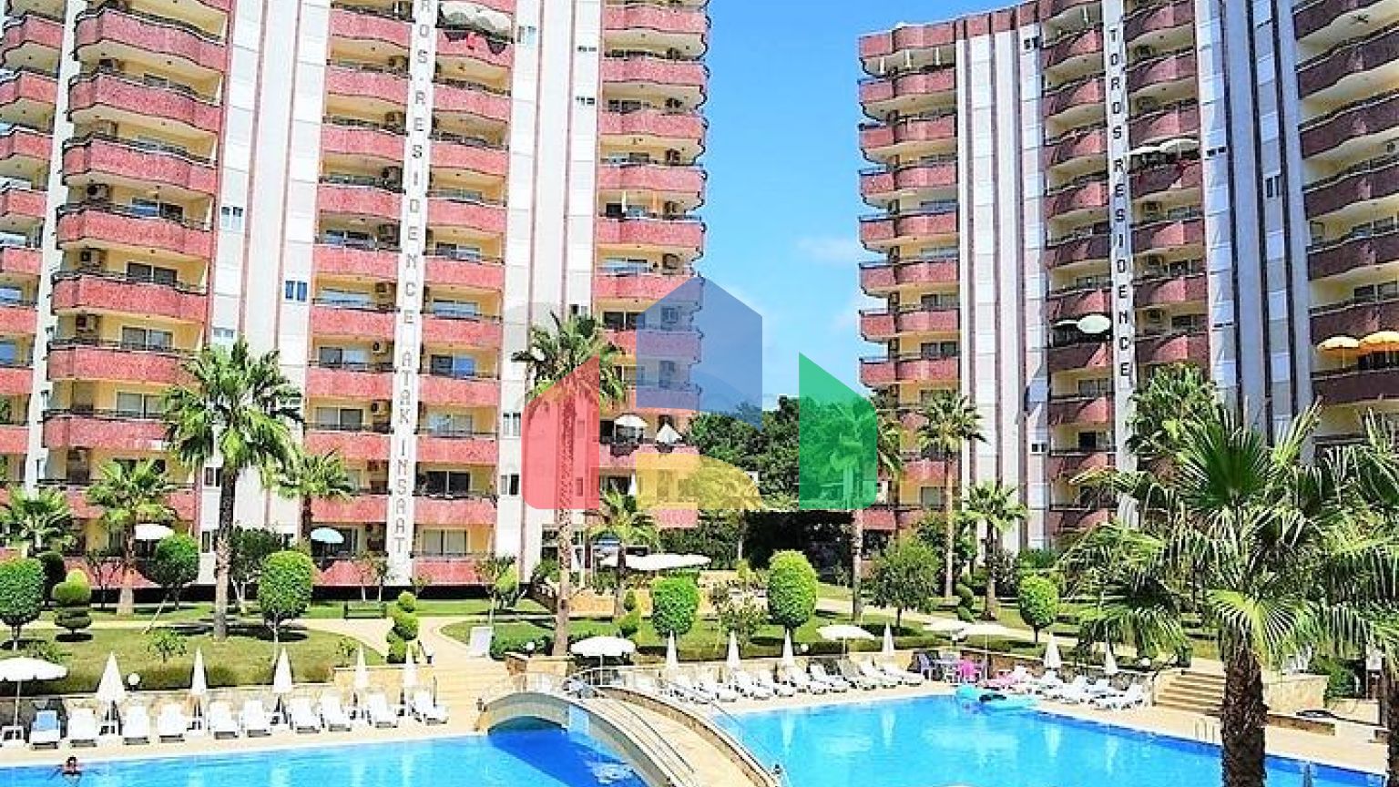 Квартира для большой семьи в комплексе в Махмутларе