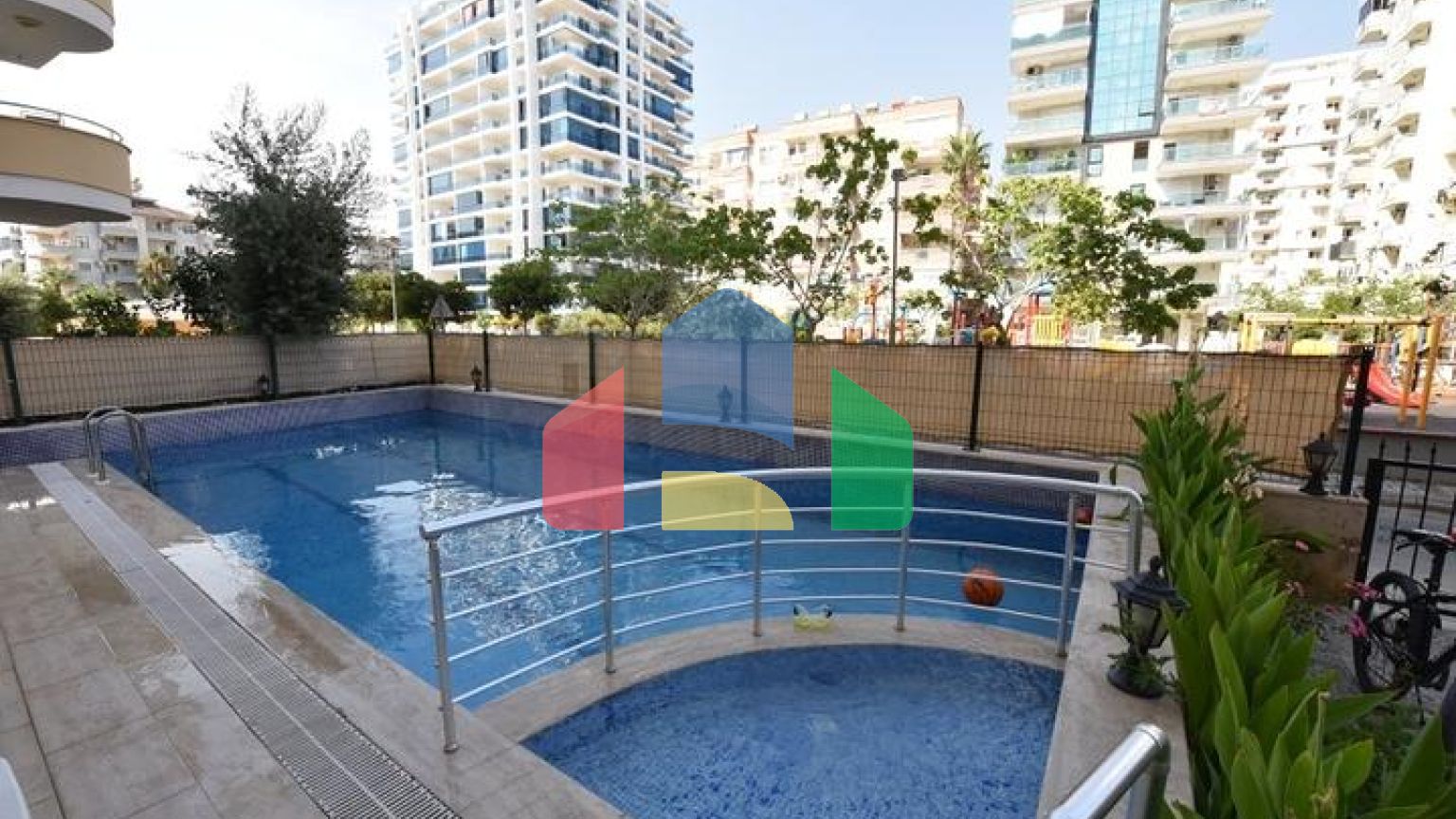 Меблированная квартира планировки 1+1 в районе Махмутлар