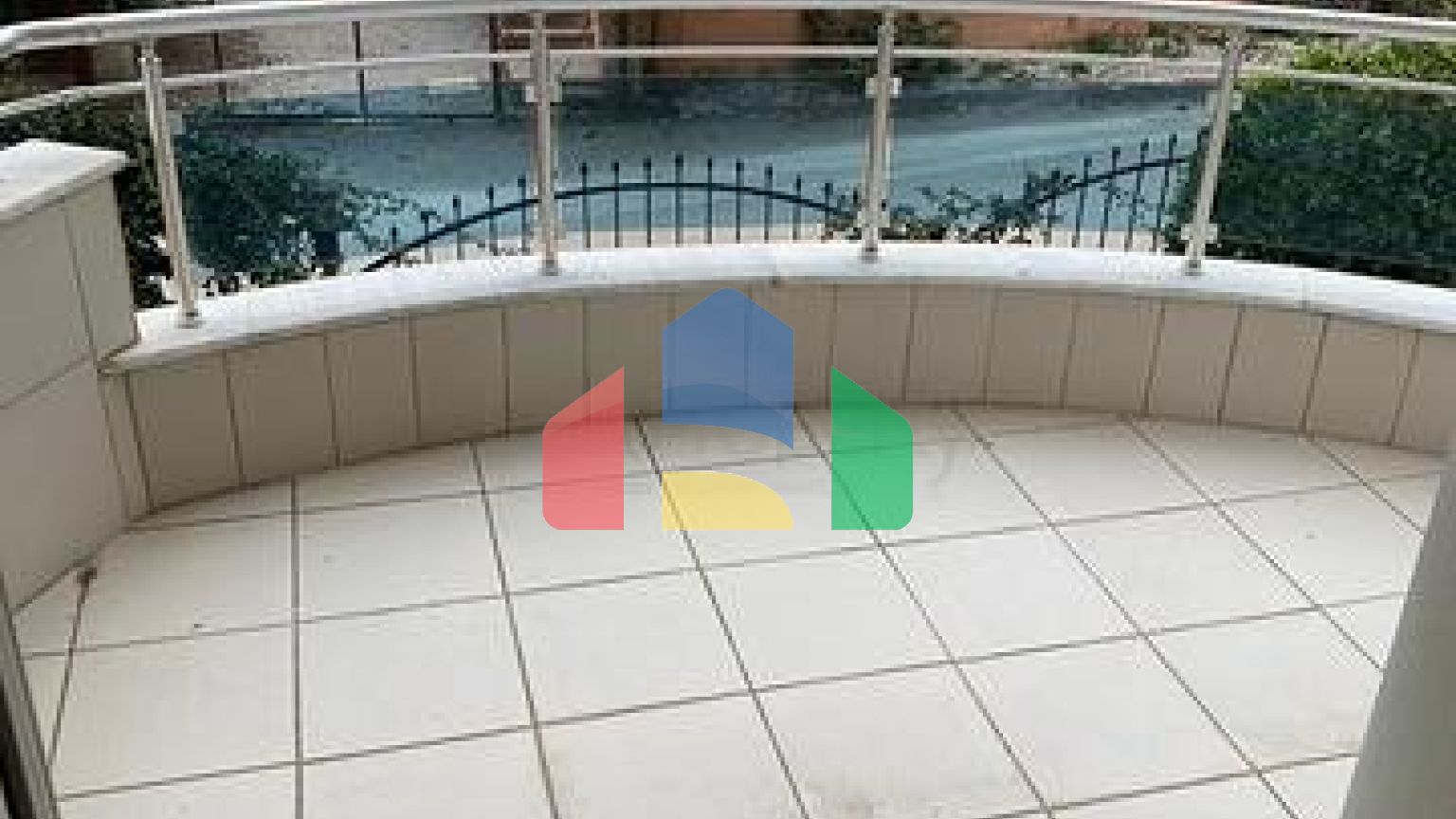 Простора квартира 3 + 1 в Махмутларі