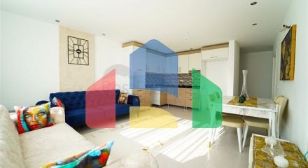 Простора квартира 2 + 1 в районі Махмутлар