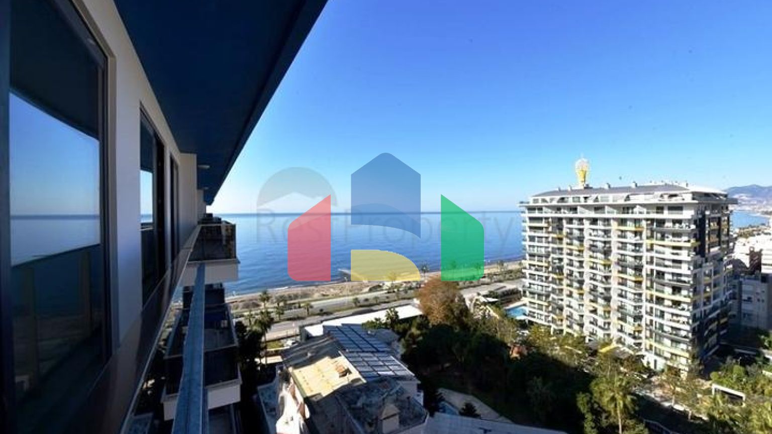 Огромная видовая квартира 3+1 на первой береговой линии