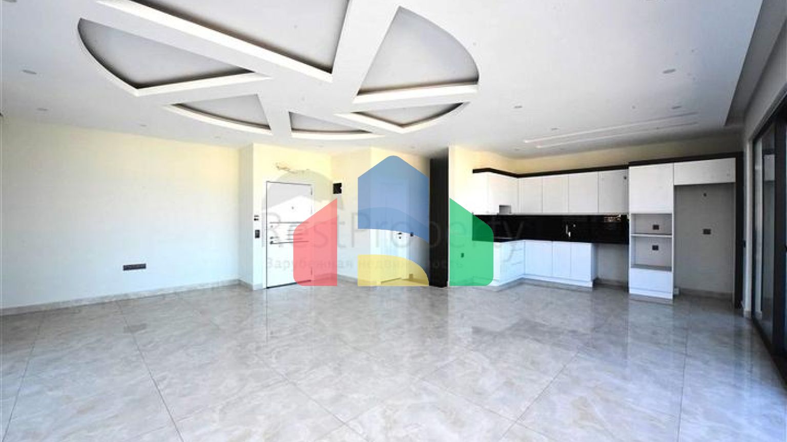 Огромная видовая квартира 3+1 на первой береговой линии