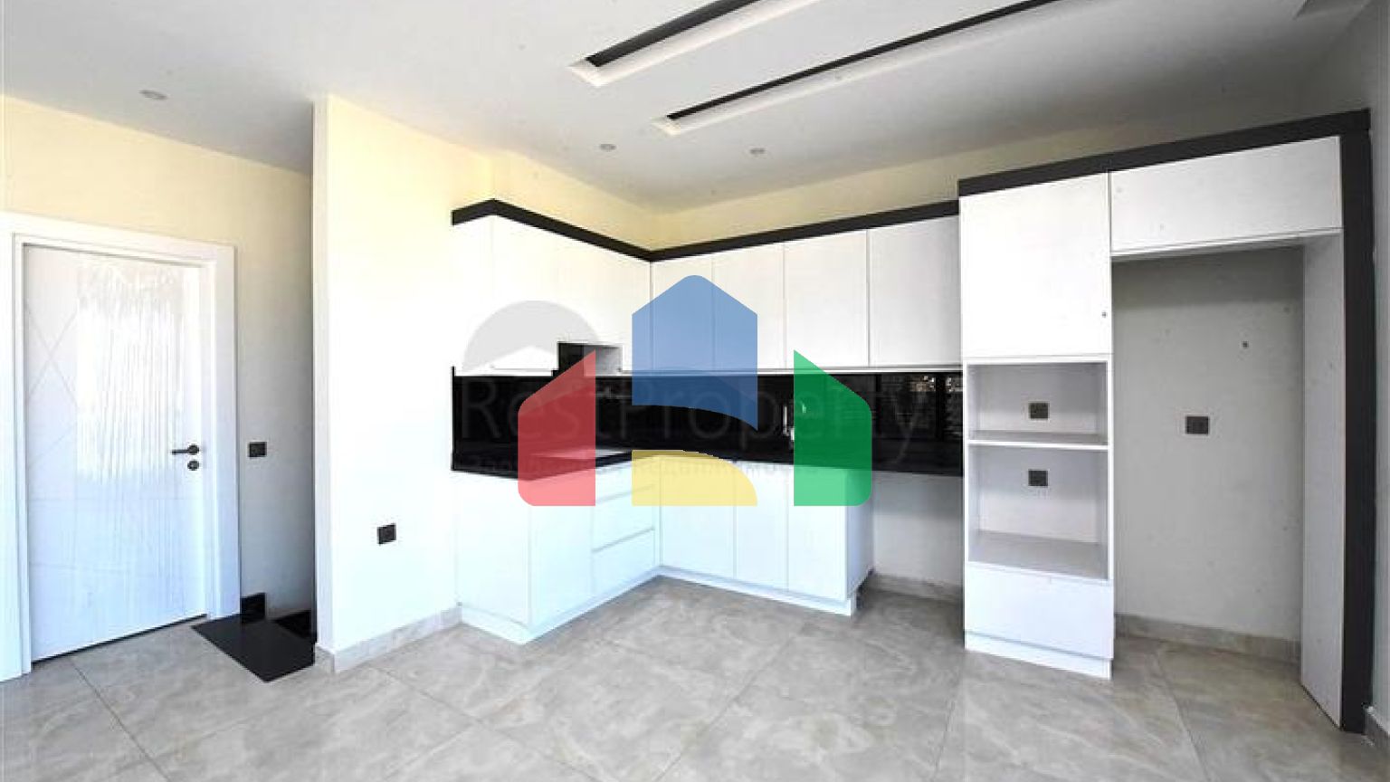 Огромная видовая квартира 3+1 на первой береговой линии