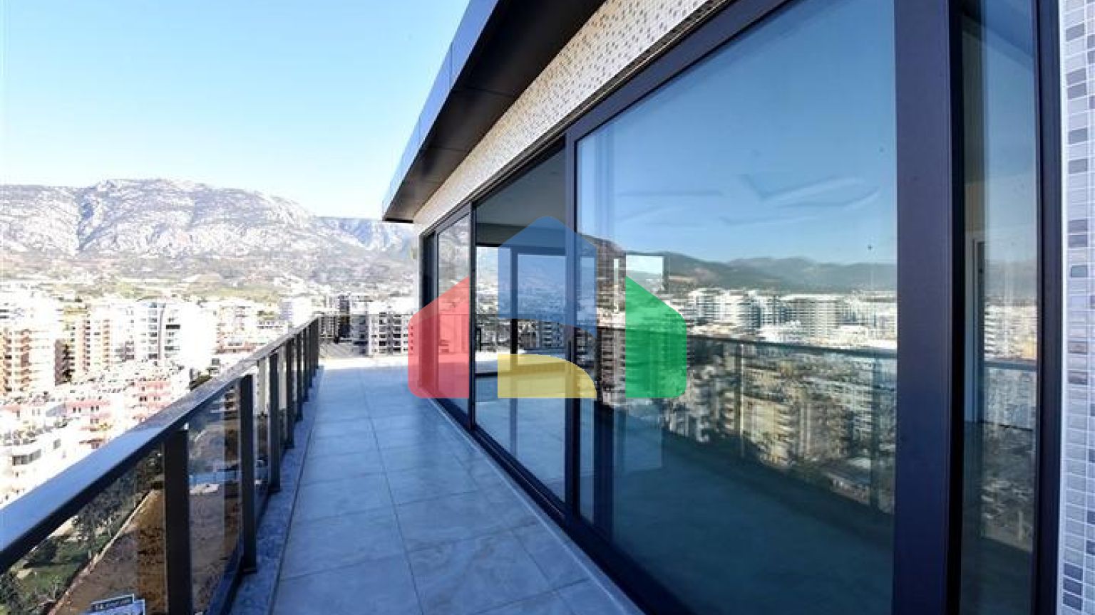 Огромная видовая квартира 3+1 на первой береговой линии