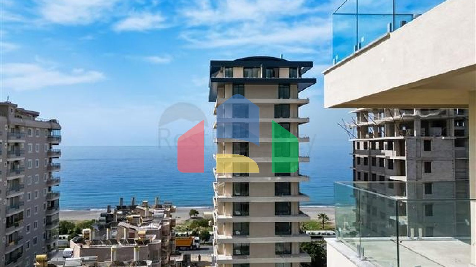 Розкішний проект на першій береговій лінії в Махмутларі