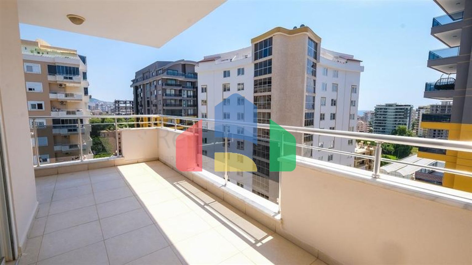 Трехкомнатная квартира в районе Махмутлар