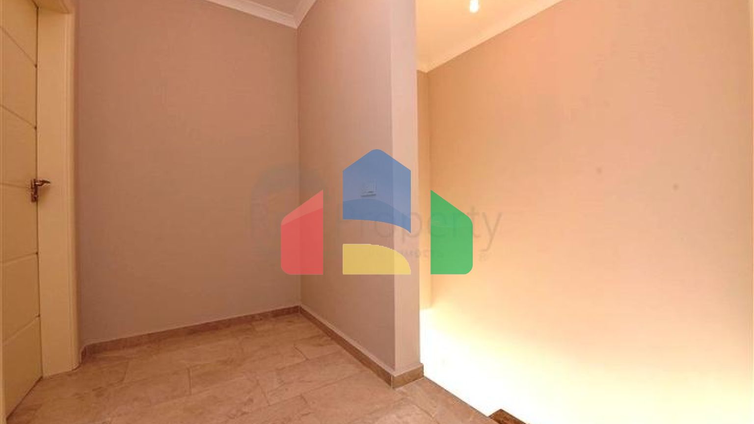 Простора трикімнатна квартира на першій береговій лінії