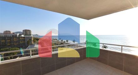 Простора трикімнатна квартира на першій береговій лінії Простора трикімнатна квартира на першій береговій лінії