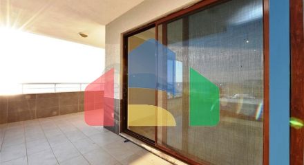 Простора трикімнатна квартира на першій береговій лінії Простора трикімнатна квартира на першій береговій лінії