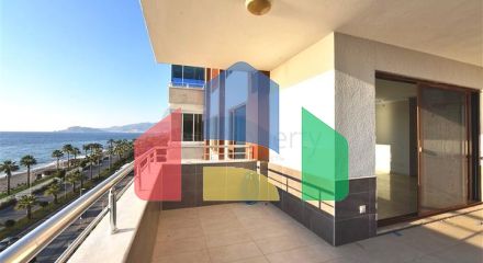 Простора трикімнатна квартира на першій береговій лінії Простора трикімнатна квартира на першій береговій лінії