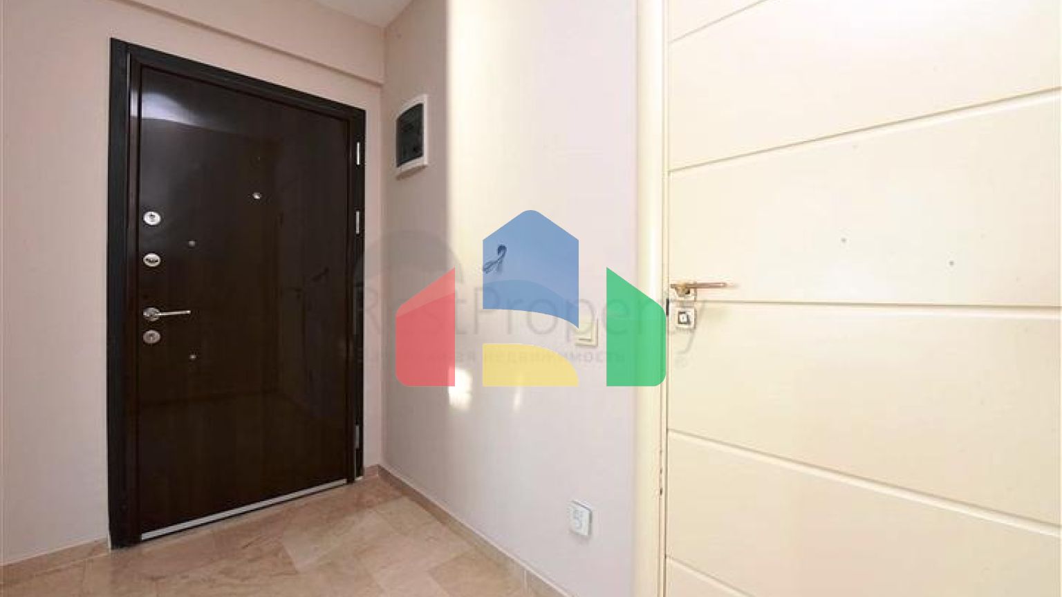 Простора трикімнатна квартира на першій береговій лінії