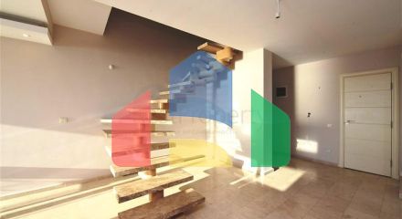 Простора трикімнатна квартира на першій береговій лінії Простора трикімнатна квартира на першій береговій лінії