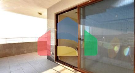 Простора трикімнатна квартира на першій береговій лінії Простора трикімнатна квартира на першій береговій лінії