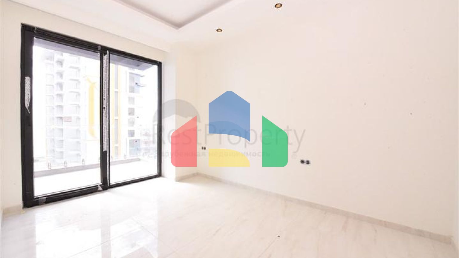 Квартира 1+1 на первой береговой линии в Махмутларе