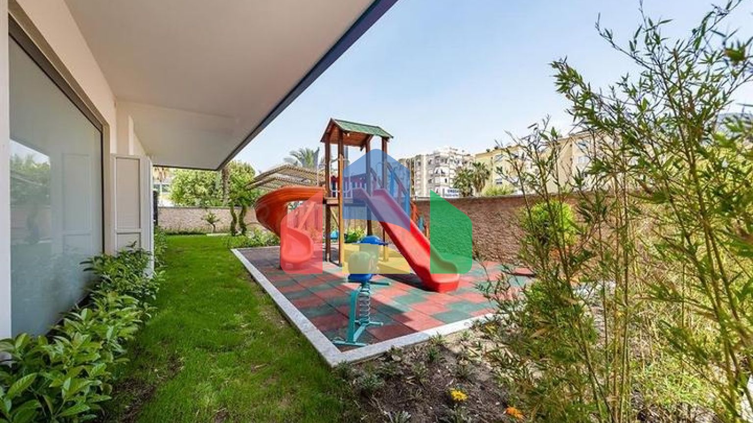 Квартира 2 + 1 з панорамним видом на море в районі Махмутлар