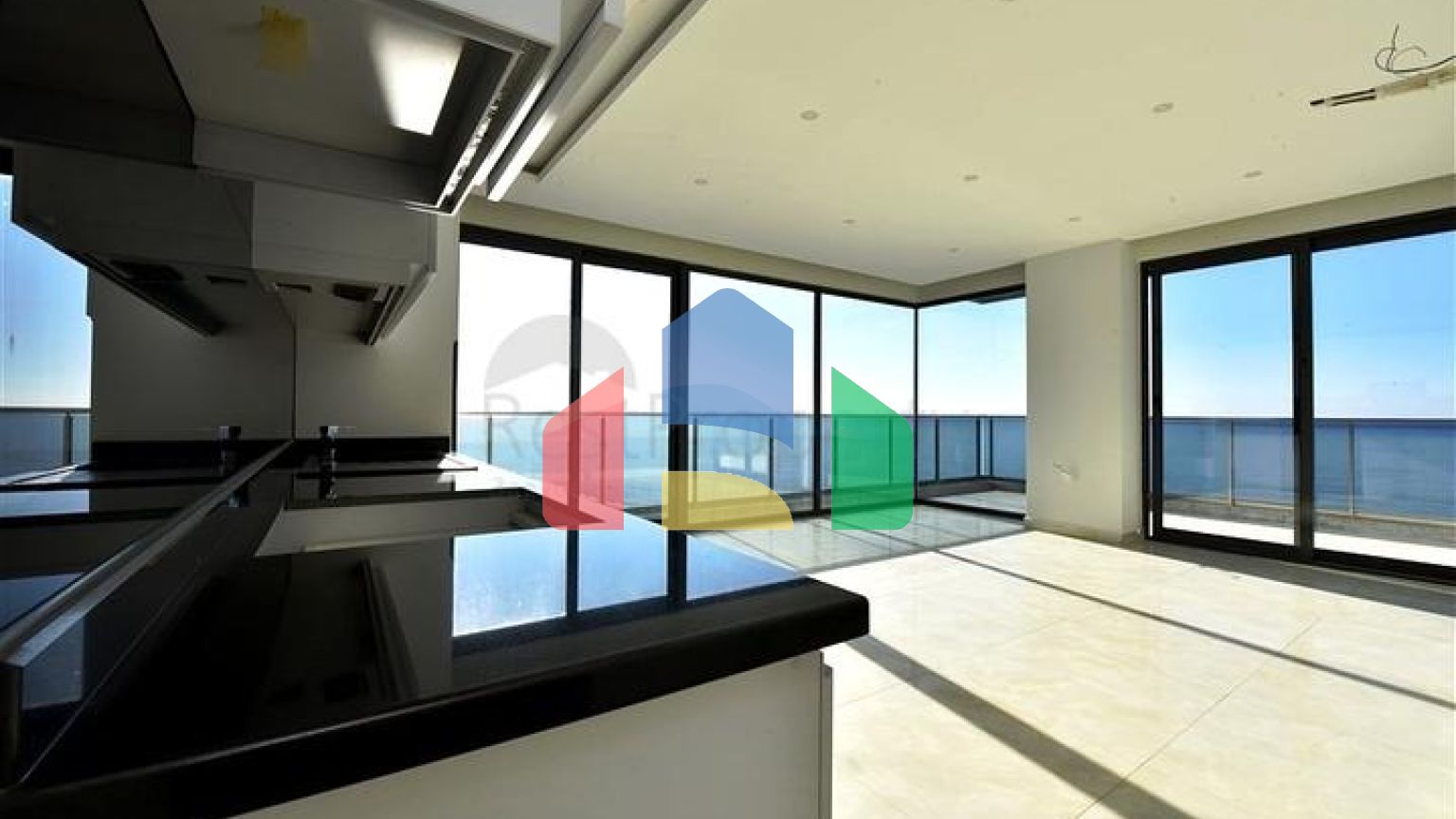 Квартира 2 + 1 з панорамним видом на море в районі Махмутлар