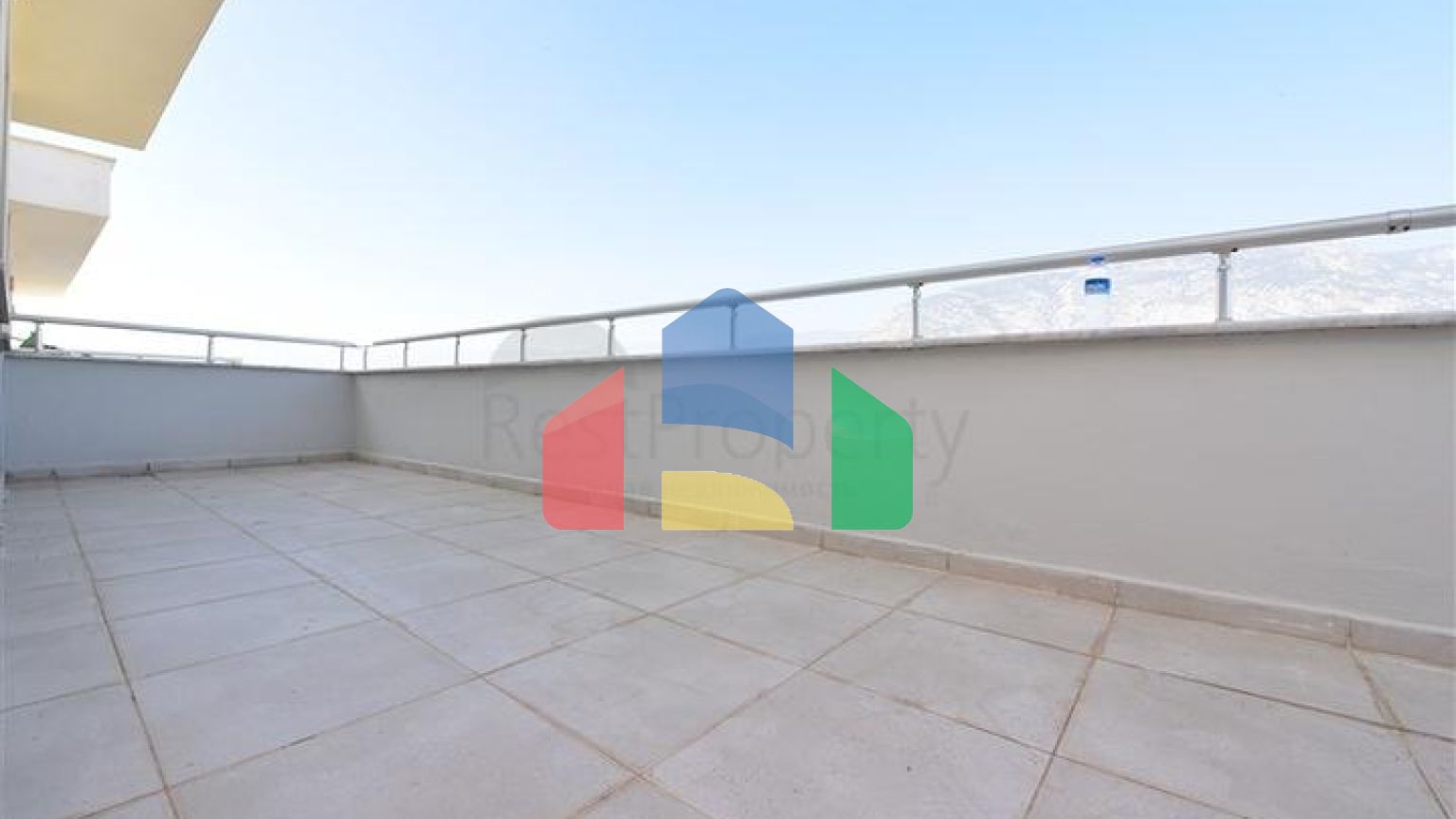 Квартира планировкой 4+1 с отдельной кухней в Махмутларе