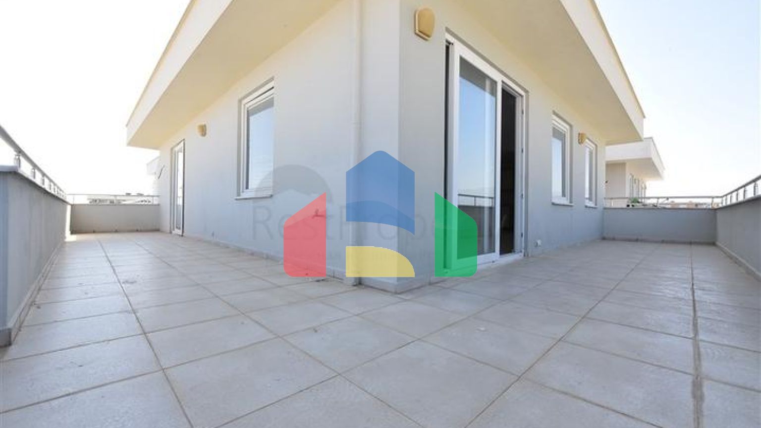 Квартира планировкой 4+1 с отдельной кухней в Махмутларе