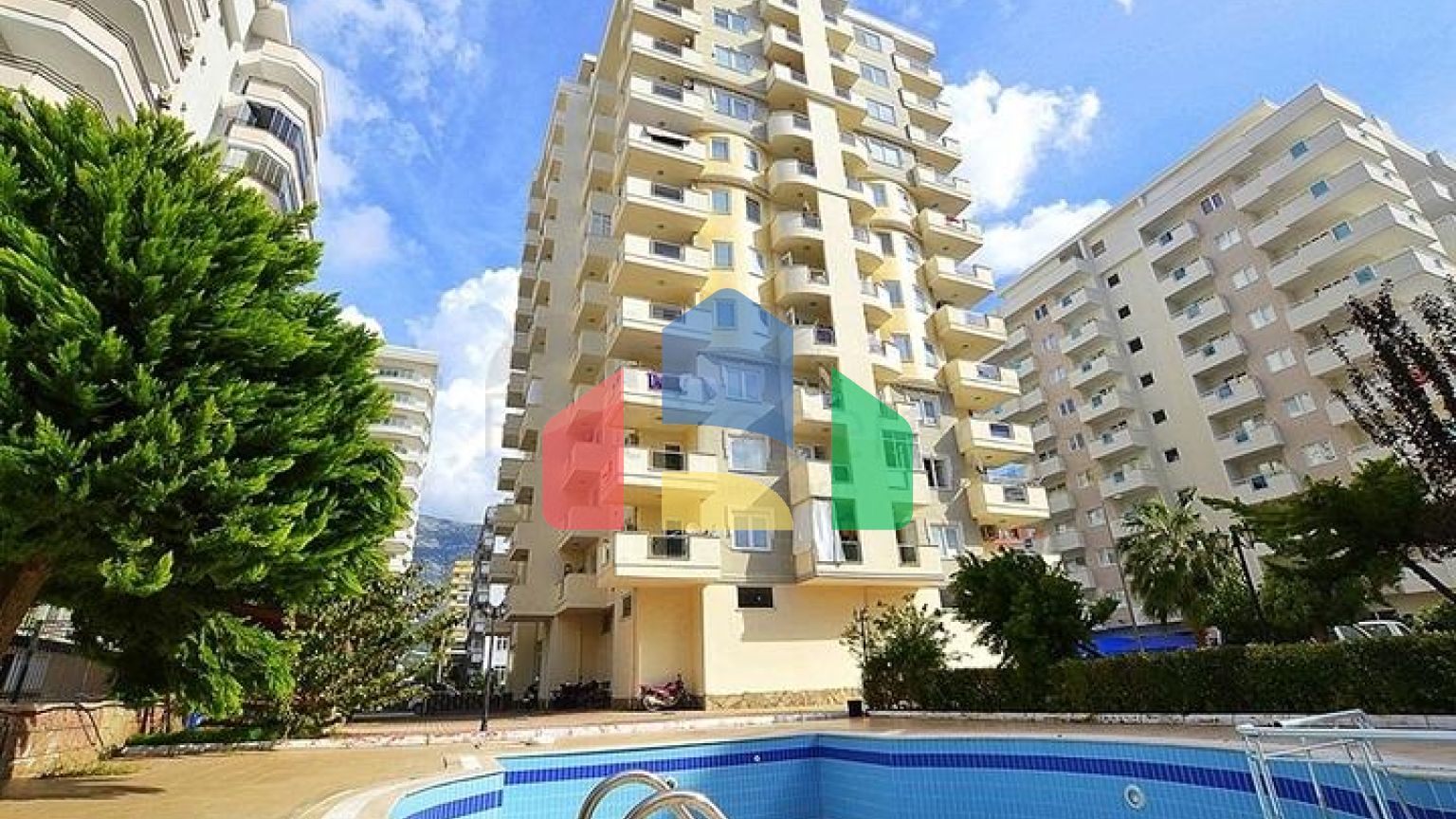 Квартира планировкой 4+1 с отдельной кухней в Махмутларе